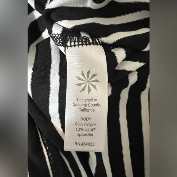 Athleta Black White Stripe Capri Leggings. Medium A2 - Picture 8 of 12